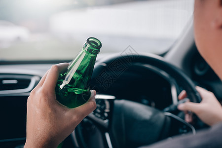 开车喝酒违反交通规则图片