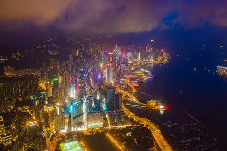 香港市心空最佳景象亚洲技术智能城市的金融区和商业中心夜间摩天大楼和高现代建筑的最高景象图片