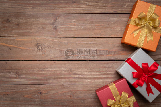 装饰新年和圣诞节礼物盒图片