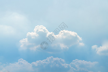 汗蒸幕有云幕背景的清空天背景