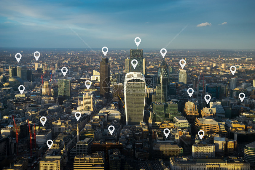 建立网络和未来概念的伦敦办公大楼图片