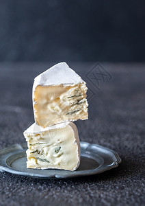 带白和蓝模的软干酪横段图片
