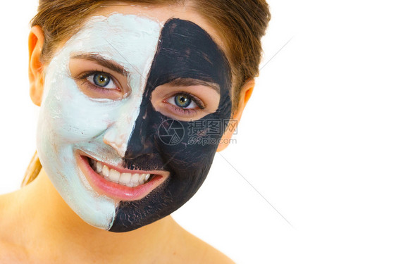 下半张脸白泥有土卡波黑面罩的妇女照顾油色的女童美容程序皮肤护理面戴黑白泥罩的女童脸戴黑白泥面罩的女童脸戴黑白面罩的女童图片