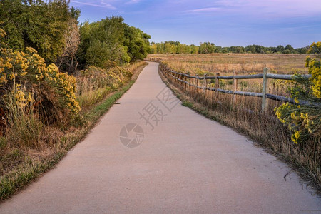 科罗拉多北部的PoudreRiverTrail多用PoudreTrail图片