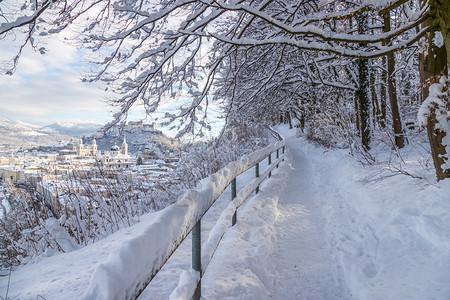 萨尔茨堡的漫步游行寒雪的冬季风景图片