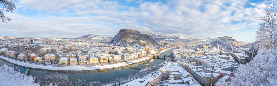 冬季萨尔茨堡全景雪历史中心阳光图片