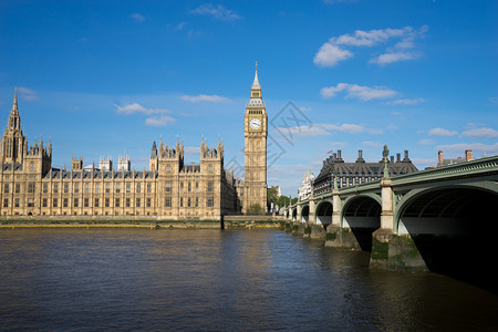 伦敦雾霾英国伦敦大宾和议会厦背景