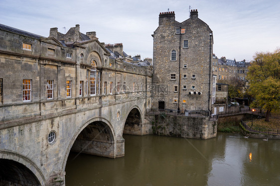 PulteneyBridge英格兰巴斯帕市阿万河图片