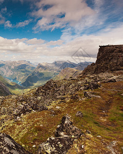 与来自Dalsnibba地区的Geirangerfjord的全景山地观Geiranger天行观山台远处挪威Dalsnibba观点图片