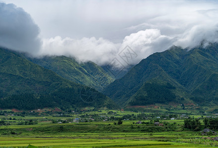 在越南萨帕的全景自然地貌背图片