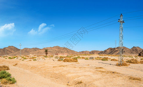 埃及沙漠的电线图片