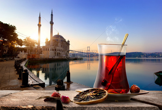 土耳其伊斯坦布尔Ortakoy清真寺和Bosphorus图片