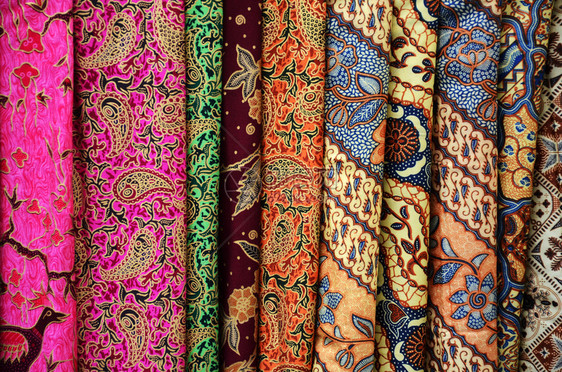 通常由巴厘的棉花或丝绸制成的传统棒布图片