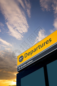 离开机场和抵达机场标志图片