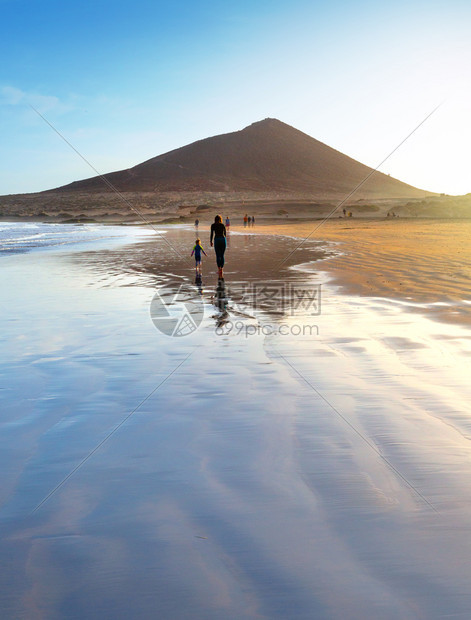 日出时美德诺海滩西班牙加那利群岛特纳里费图片