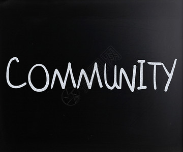 社区用黑板上的白粉笔手写背景图片