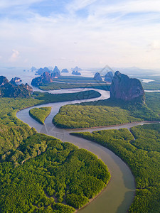 夏季泰国PhangNgaBay与Andaman海在黄昏时的SametNangshe和热带绿林树的空中最佳景象图片