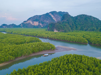 SametNangshe山谷丘以及日落时的热带绿林树空中顶层景象图片