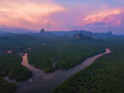 SametNangshe山谷丘以及日落时的热带绿林树空中顶层景象图片