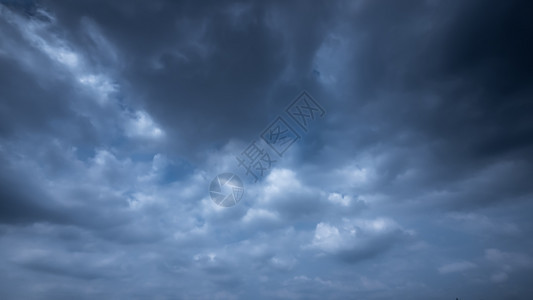 阵和雨云天空图片
