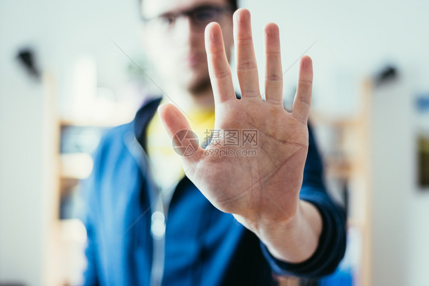 举起手来免费完整版电影