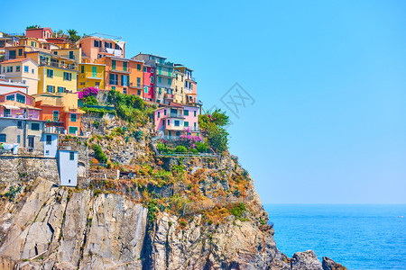 意大利辛克地球社Manarola意大利辛克地球社海边岩石上建筑多彩的意大利小镇图片