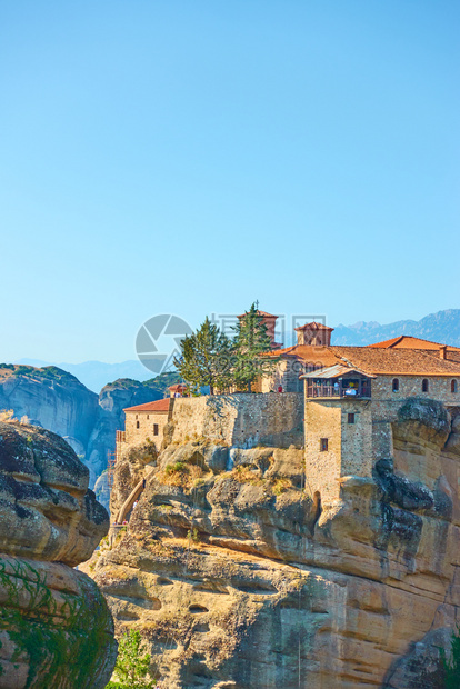 早上在岩石顶端的瓦拉姆圣修道院希腊的梅托拉风景复制的混为一谈图片
