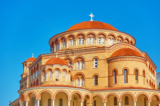 希腊Aegina岛关闭希腊的AgiosNektarios圣Nectarios教堂图片
