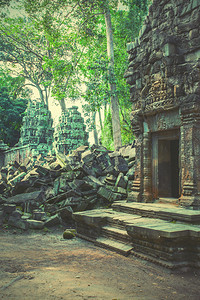 柬埔寨吴哥古老寺庙的废墟图片
