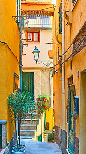意大利辛克地球社Vernazza镇老旧的肖像街图片