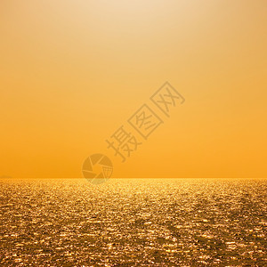 阳光明媚的夏季正午海景背图片