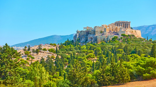雅典市全景与山丘在夏日阳光明媚的子希腊风景图片