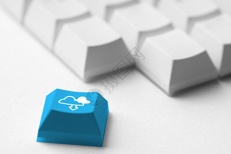 在后键盘上线购物全球商业概念的云技术图标图片