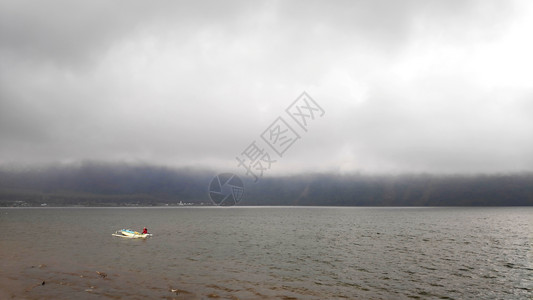 印度尼西亚巴厘岛Beratan湖Beratan湖位于布拉坦山和卡图尔附近图片