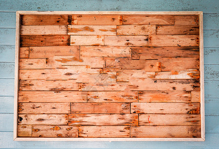 旧墙壁空白背景上的木形方框图片