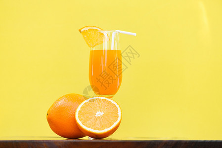 橙汁夏季杯含有黄底橙子水果图片