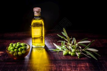 维尔京橄榄油是从种植树的绿中提取树是单饱和脂肪蔬菜阿梅加3的来源图片