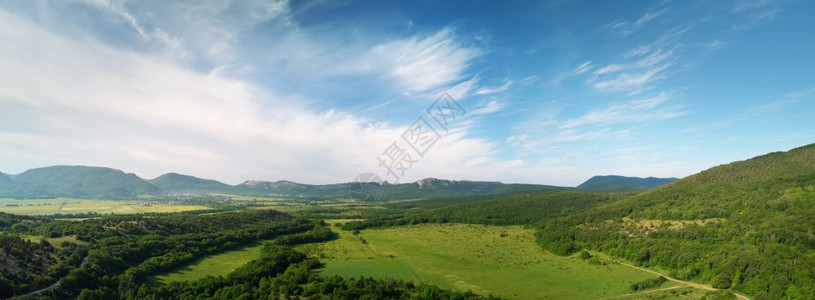 美丽的乡村地区自然景观图片