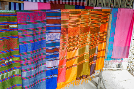 衣服线编织丝绸上传统的泰河和老挝沙龙彩色图片