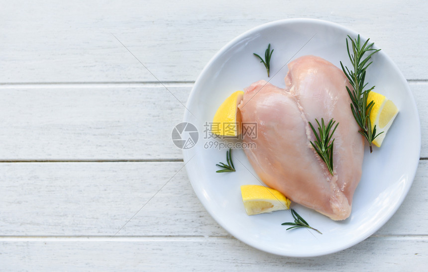 街头食品市场BBQ烧烤肉猪蔬菜和水果图片