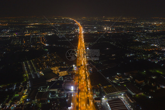 曼谷高速公路夜间空中视图图片