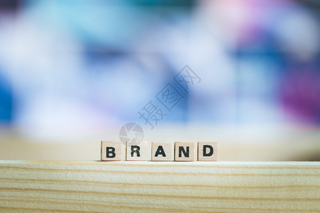 木制立方体的字词是布兰德以复制空间结束图片身份营销商业图片