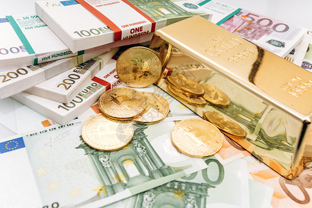 BitcoinBTC金币和欧元钞票金币比特和金在欧元钞票上图片