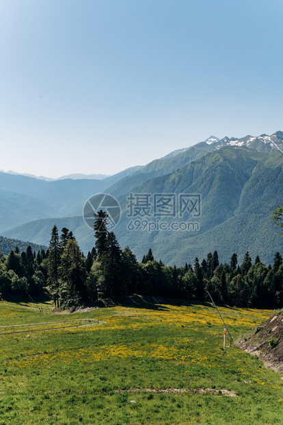 阳光明日美丽的山景图片