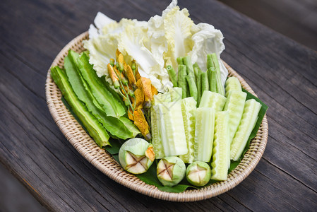 泰国蔬菜篮子当地一套绿色蔬菜配黄瓜茄种植卷图片