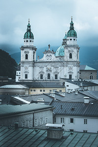 萨尔茨堡大教堂萨尔茨堡多米在雨季图片