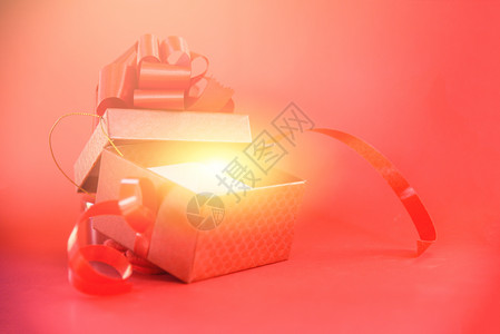 礼物矢量圣诞快乐新年或红背景情人节惊喜盒背景