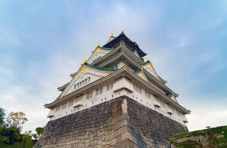 大阪城堡建筑秋季有多彩的木叶或落多彩的树木京都市关西日本建筑景观背著名的旅游点图片