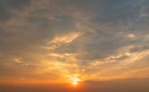 日落天空自然背景摘要戏剧蓝色和橙紫的云彩日落时间图片