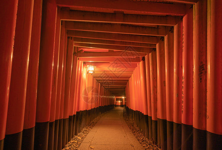 FushimiInariTaisha寺庙空间在日本京都户外旅行假期概念寺庙的红杆神殿走道隧建筑结构背景图片